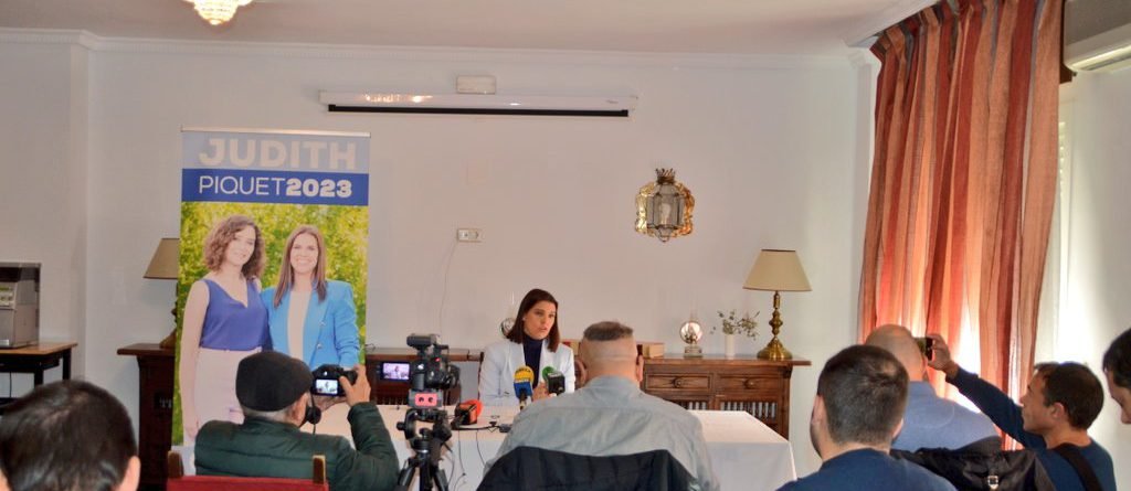 Judith Piquet en rueda de prensa