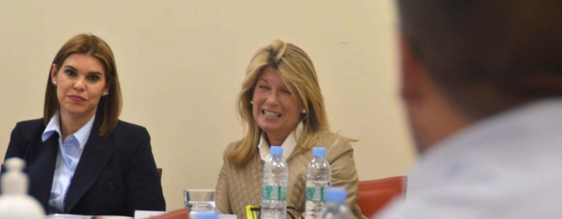 Judith Piquet junto a la Asociación de Empresarios del Henares