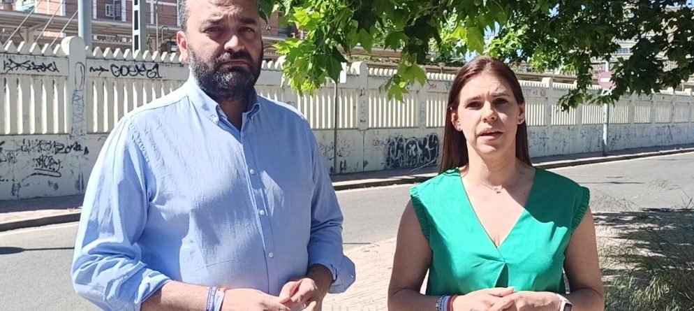 Judith Piquet junto al diputado Carlos Segura