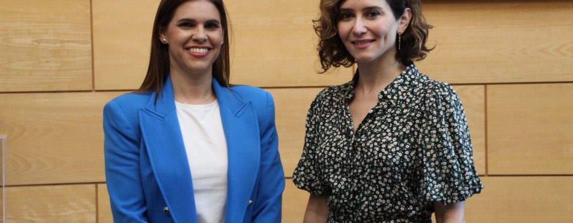 Judith Piquet junto a Isabel Díaz Ayuso