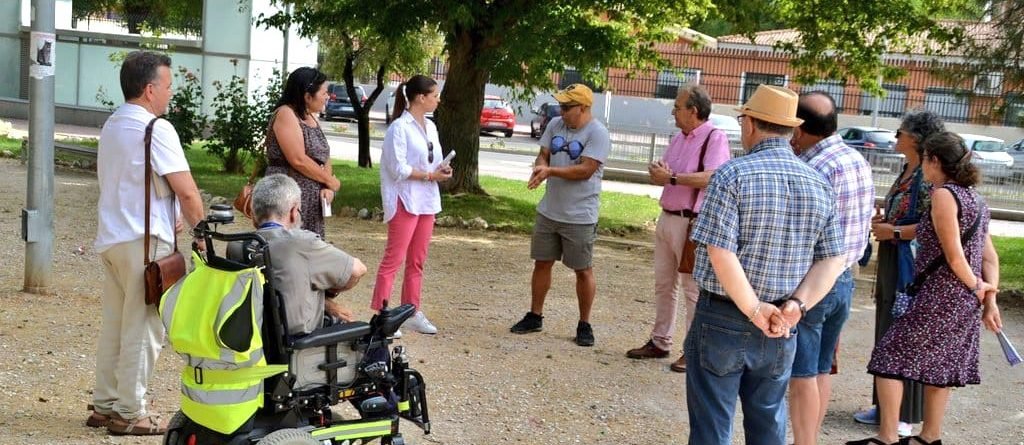 Judith Piquet y Cristina Alcañiz con la Plataforma de Vecinos del Distrito II