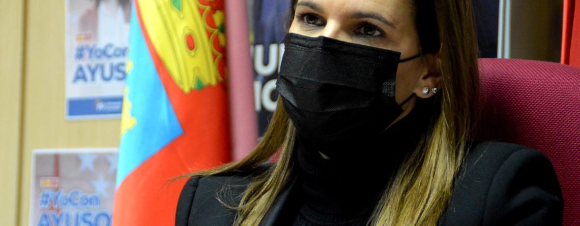 Judith Piquet en la sede del PP de Alcalá