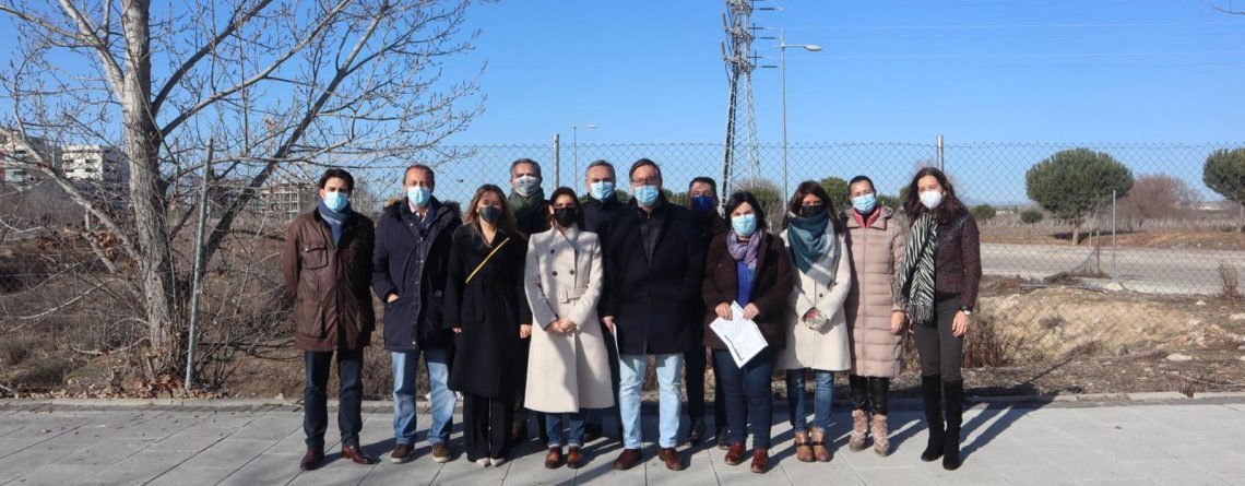 Concejales del PP de Alcalá junto a Alfonso Serrano